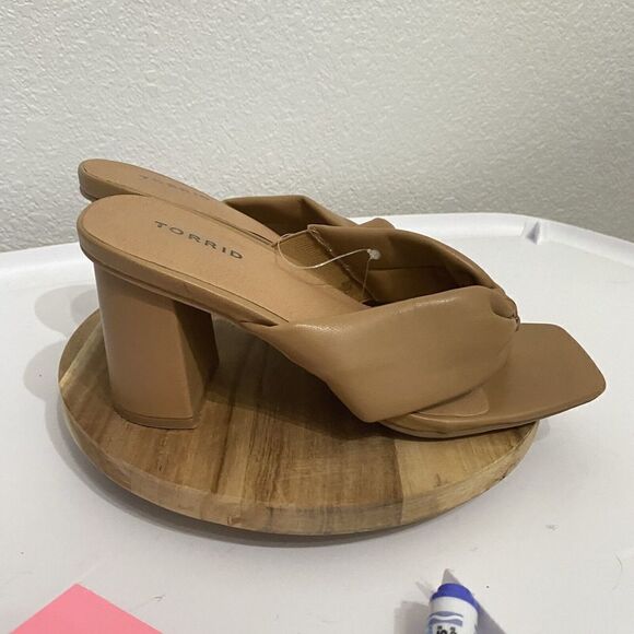 Torrid Womens New Beige Chunky Heel Y2K 90s Thong Heel Sandals Size 7 WW - Picture 11 of 12